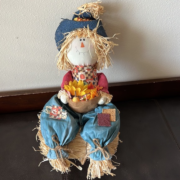 Vtg Fall Festival Sitting Scarecrow on Haystack w/ Sunflowers - Picture 4 of 8